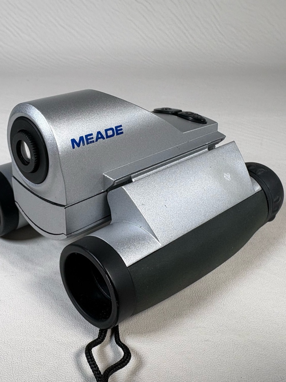 Meade Silver Black CaptureView Digital Camera Binoculars 8x22 .3 Megapixels